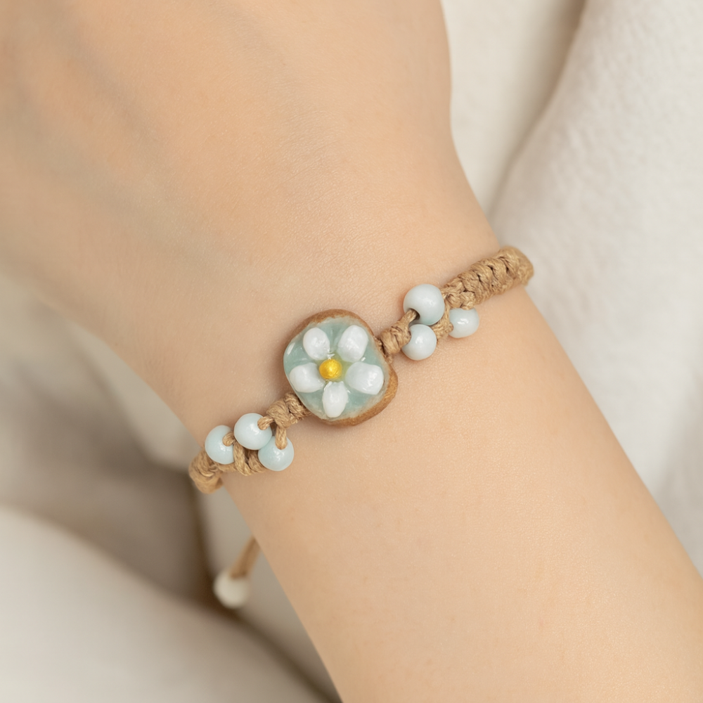 DELICATE FLOWER BRACELET (ADJUSTABLE)