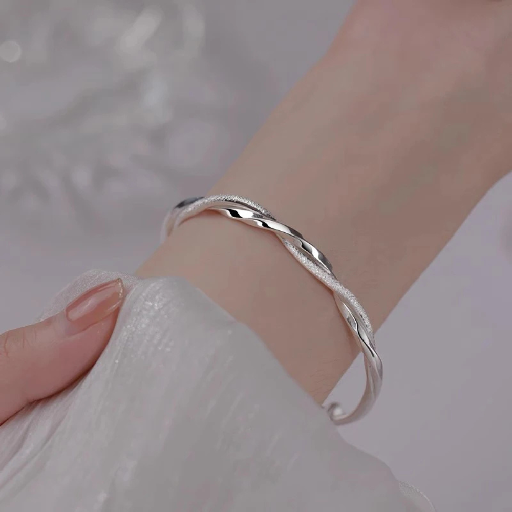 TWISTED SILVER BANGLE (ADJUSTABLE)
