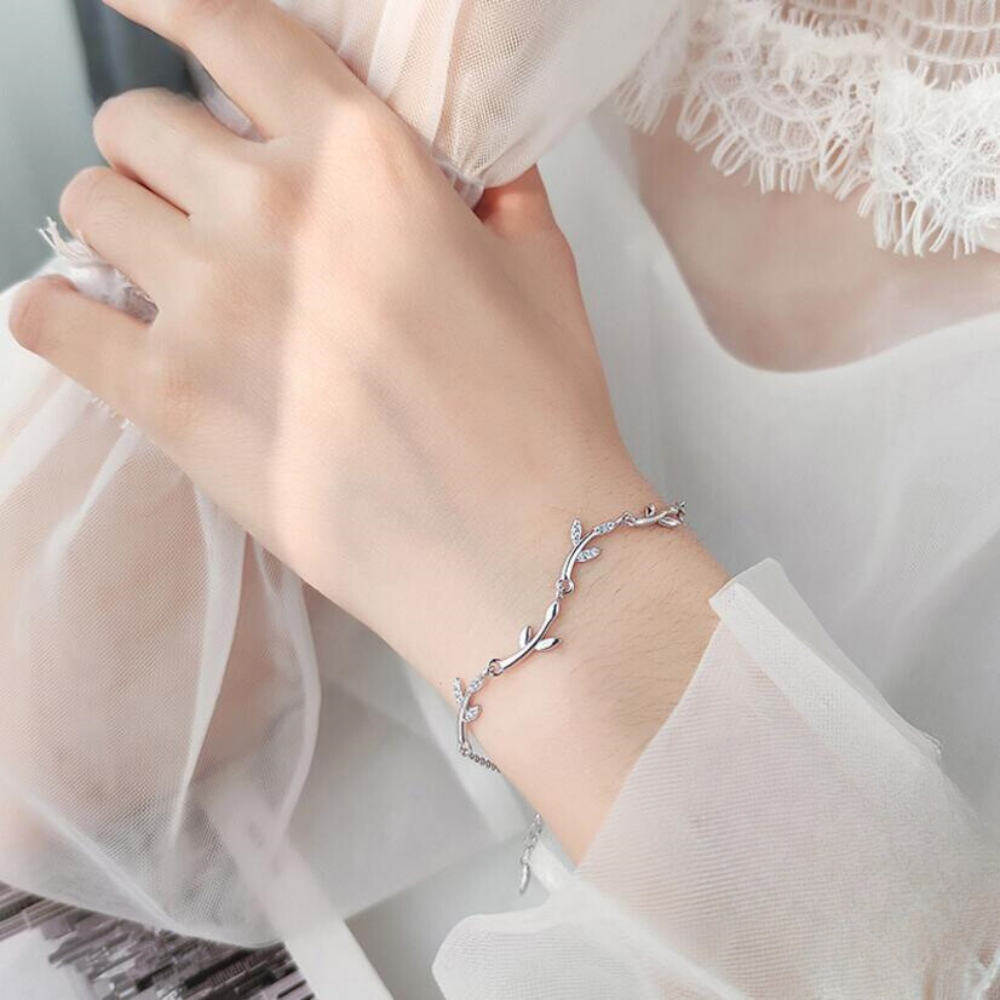 DAINTY OLIVE LEAVES BRACELET (ADJUSTABLE)