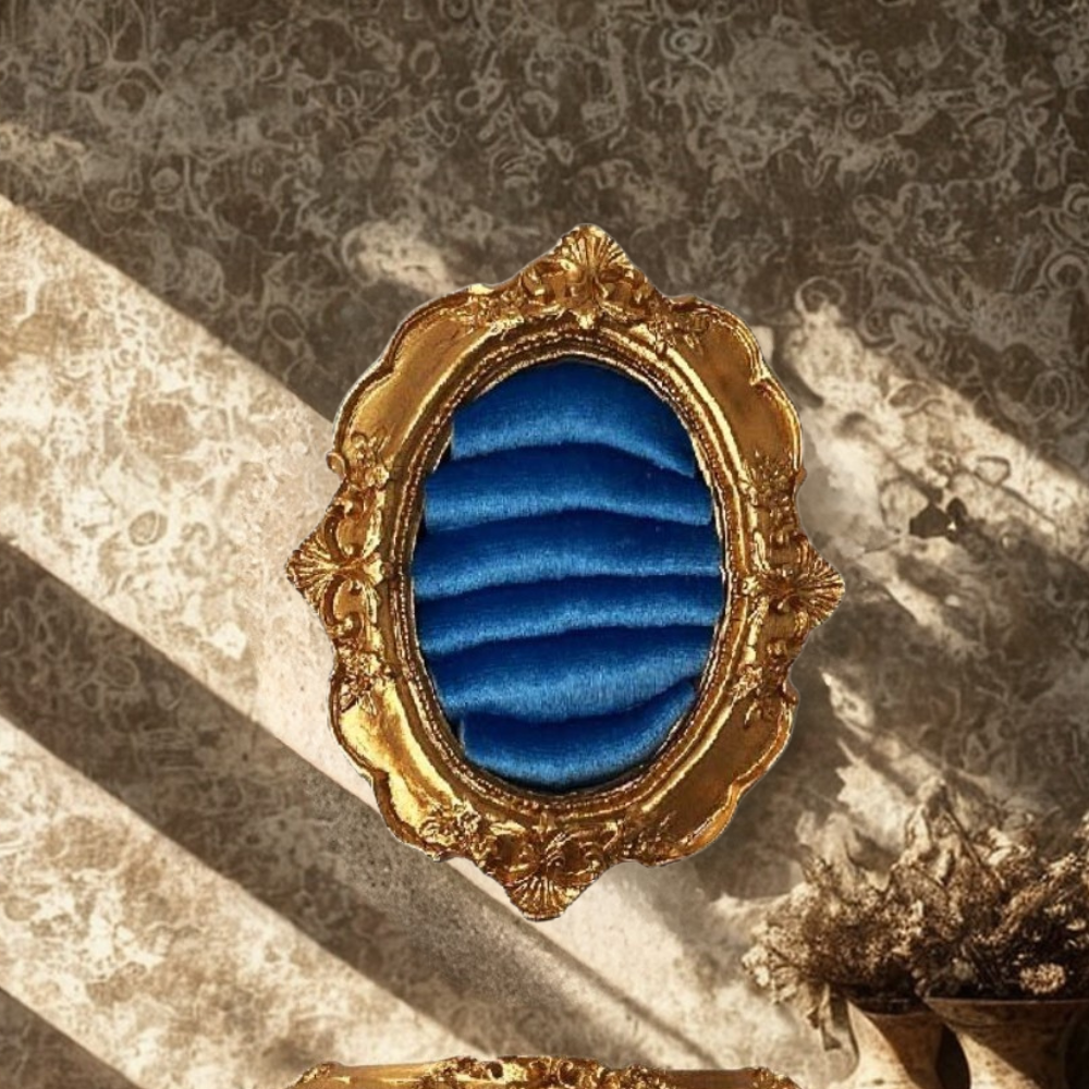 ROYAL RING HOLDER