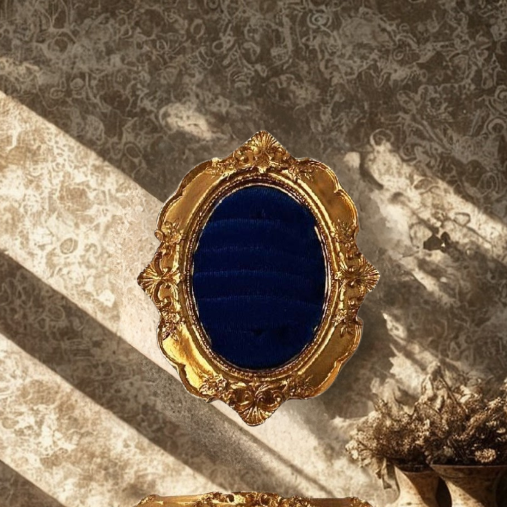 ROYAL RING HOLDER
