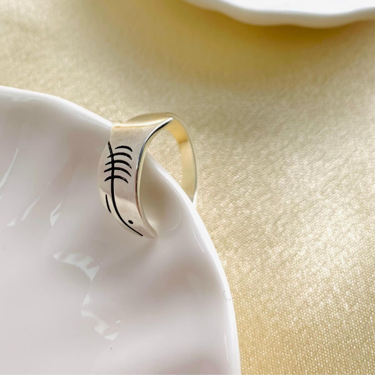 GREAT WHITE SHARK RING (ADJUSTABLE)
