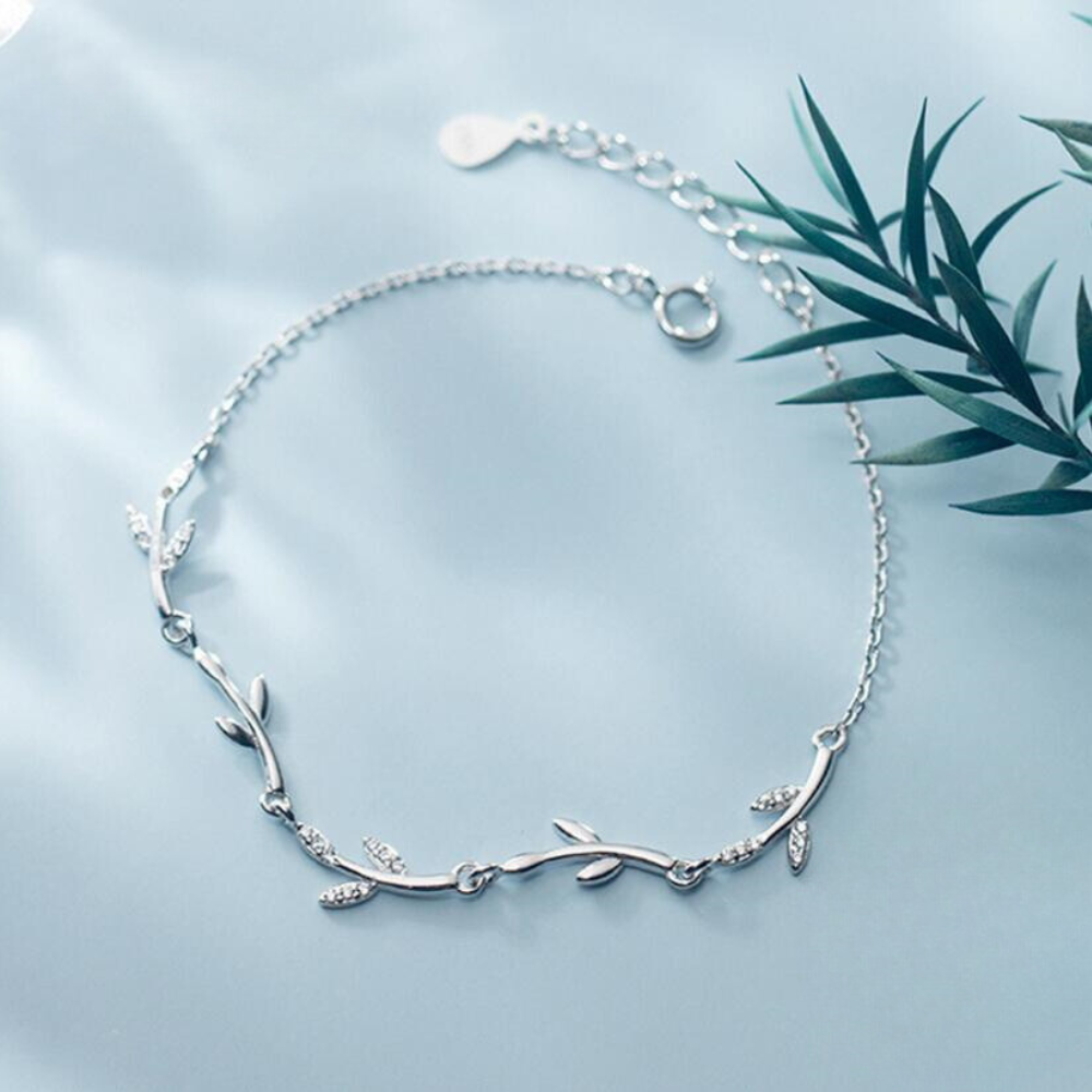 DAINTY OLIVE LEAVES BRACELET (ADJUSTABLE)