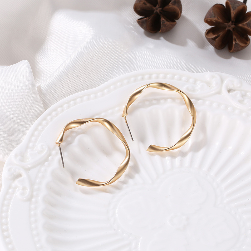 WAVY HOOP EARRINGS (PAIR)