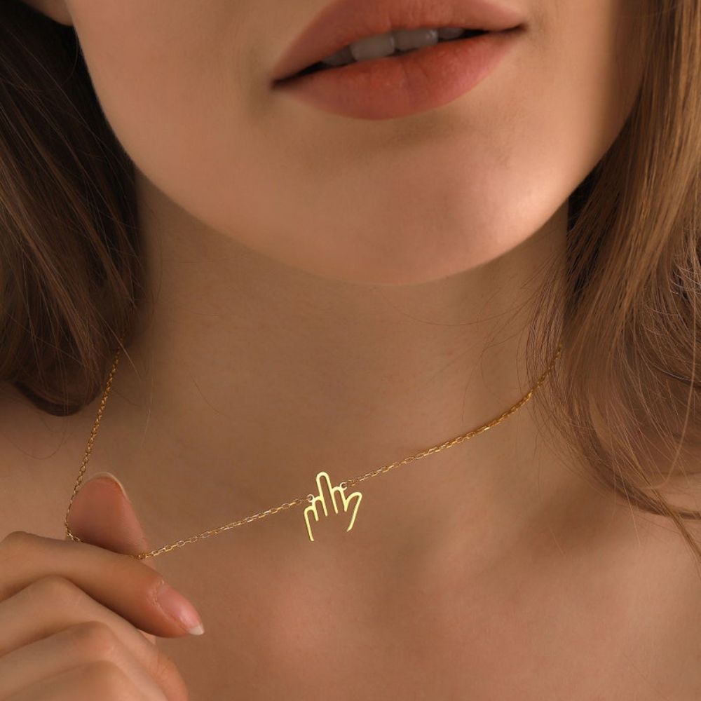 MIDDLE FINGER NECKLACE (100MOQ)