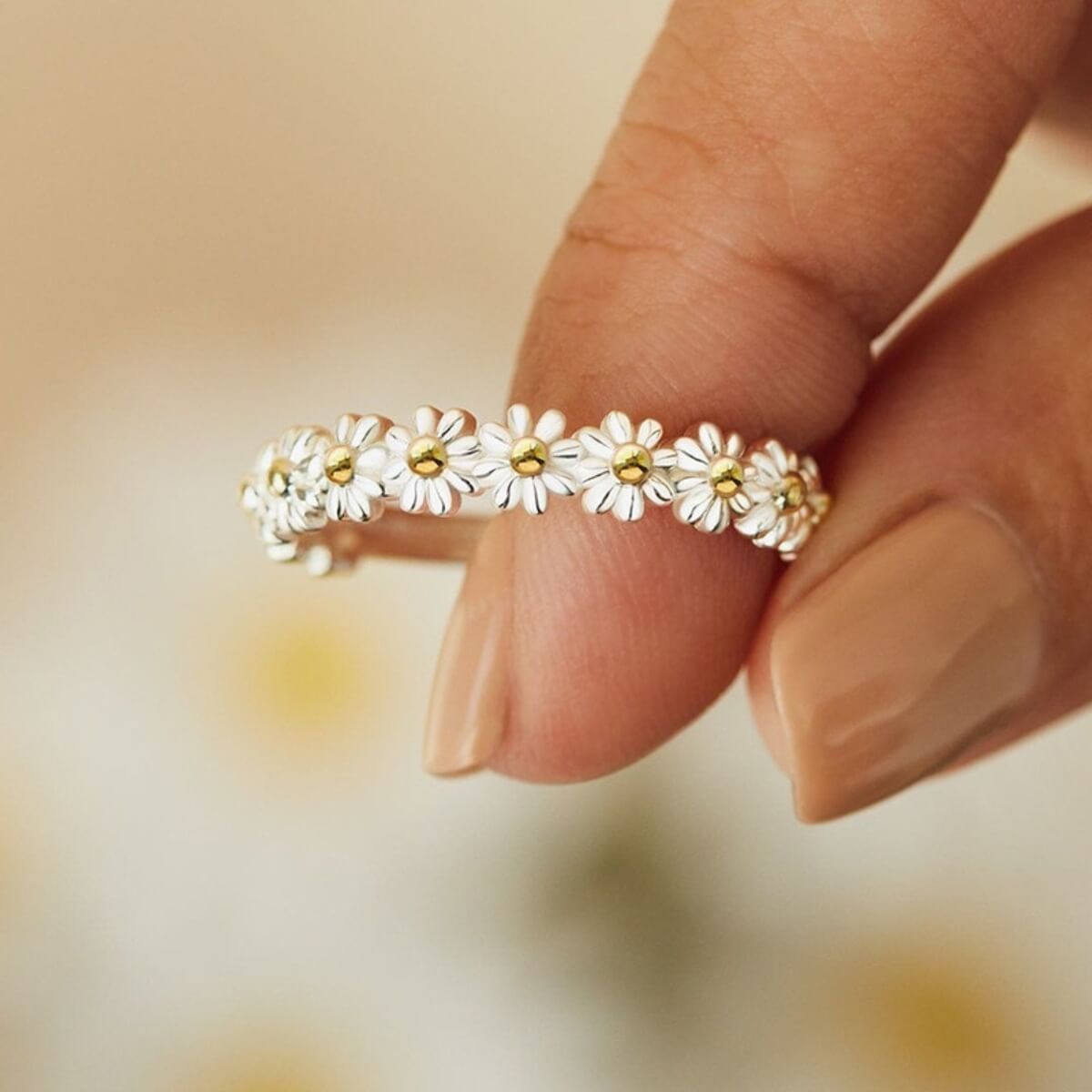 SWEET DAISY FLOWER RING (ADJUSTABLE)