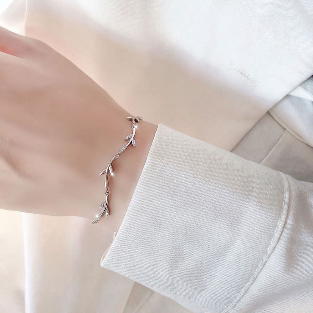 DAINTY OLIVE LEAVES BRACELET (ADJUSTABLE)