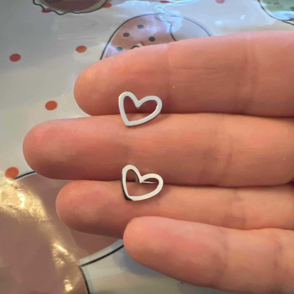 SIMPLE HEART EARRINGS (PAIR)