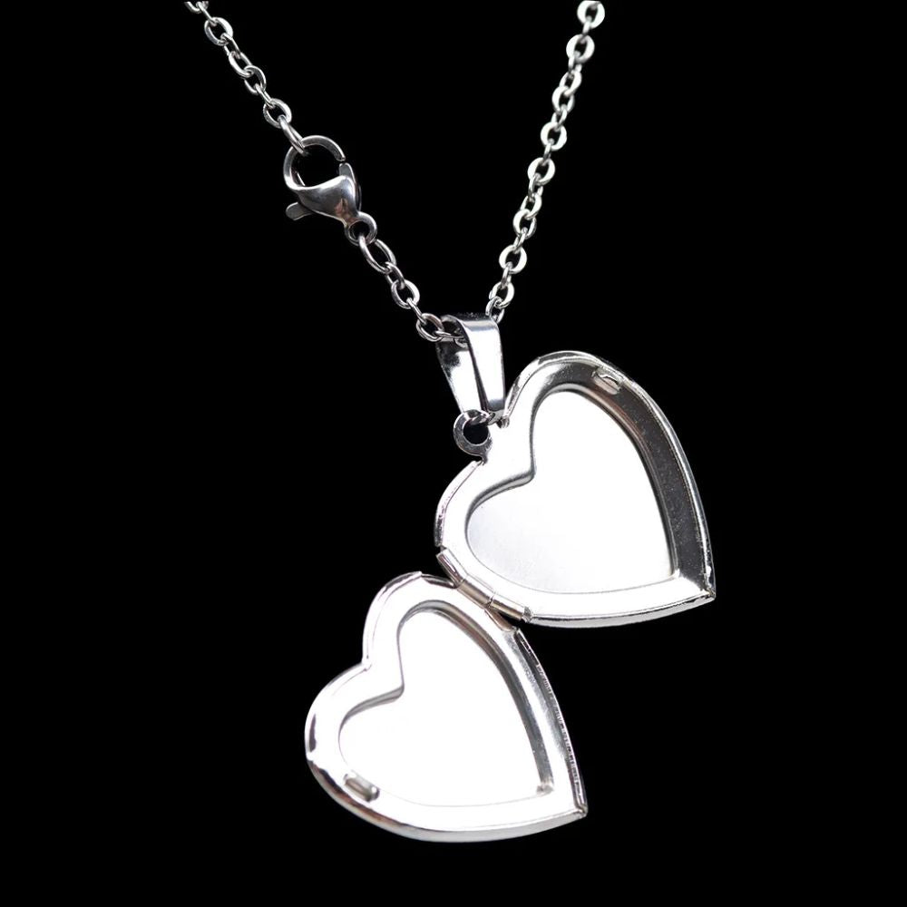 LUMINOUS HEART NECKLACE