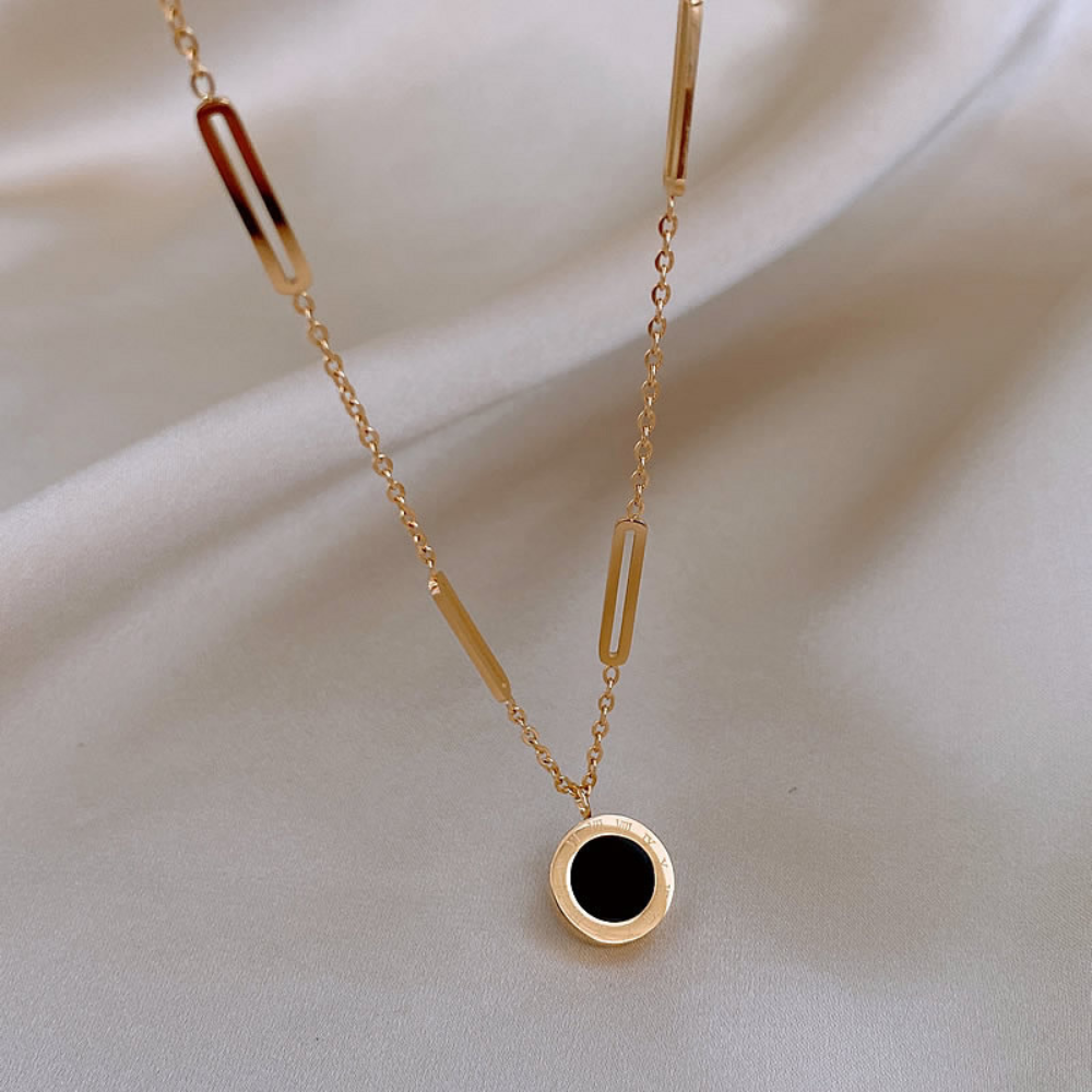 CLASSIC ROMAN NECKLACE