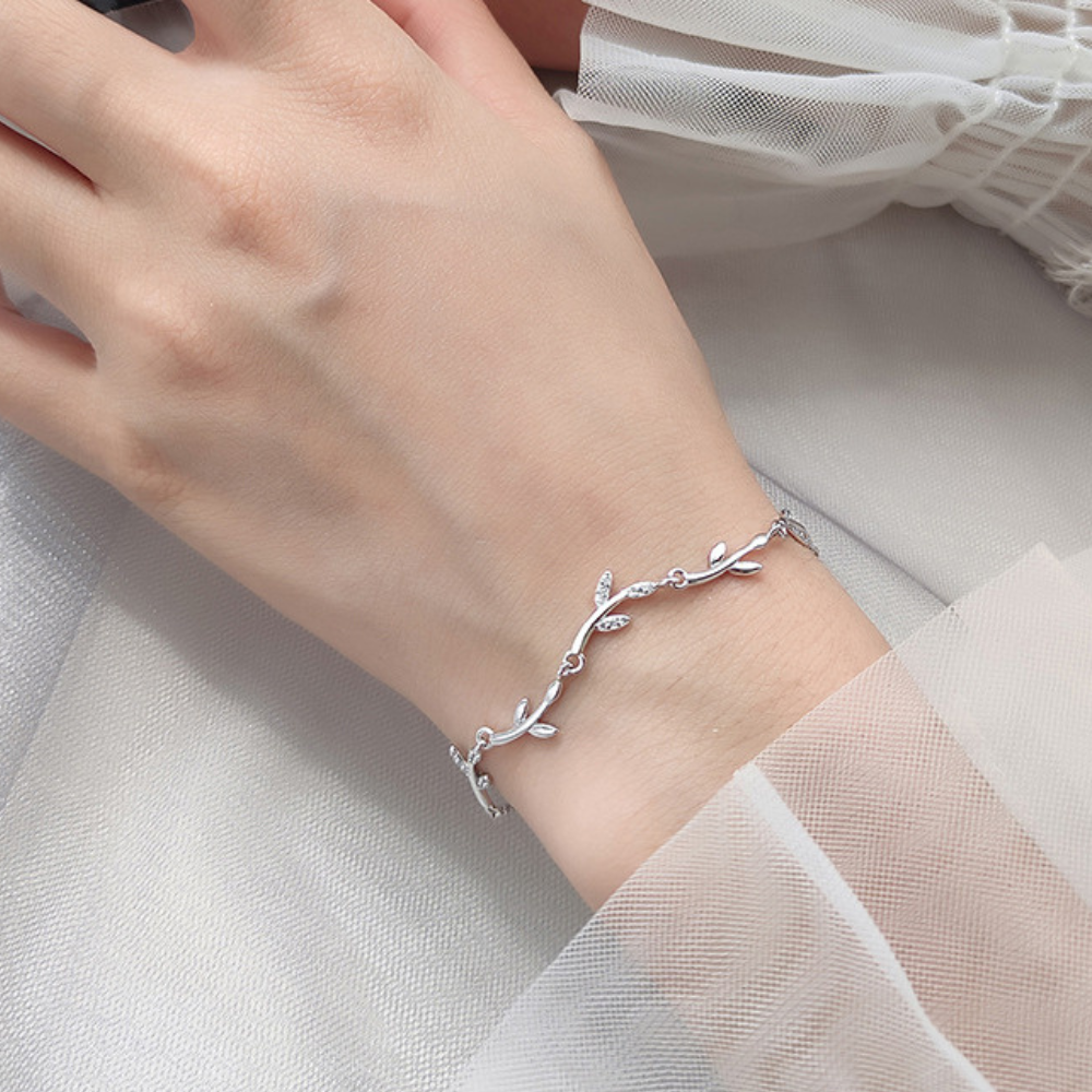 DAINTY OLIVE LEAVES BRACELET (ADJUSTABLE)