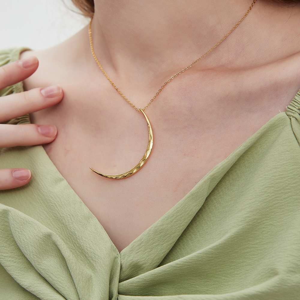 LUNA MOON NECKLACE
