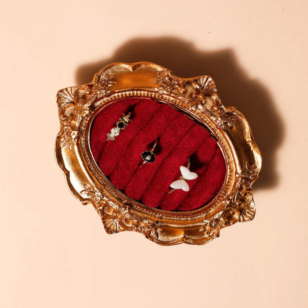 ROYAL RING HOLDER
