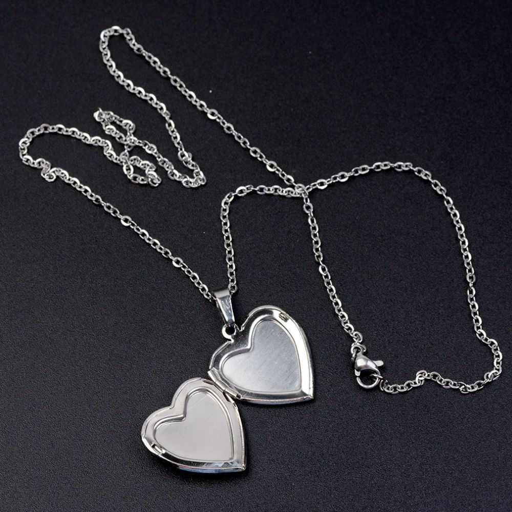 LUMINOUS HEART NECKLACE