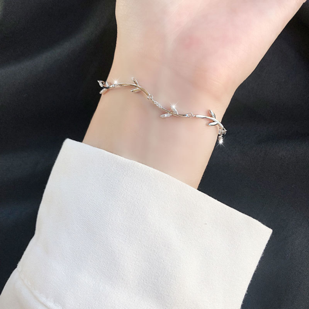 DAINTY OLIVE LEAVES BRACELET (ADJUSTABLE)