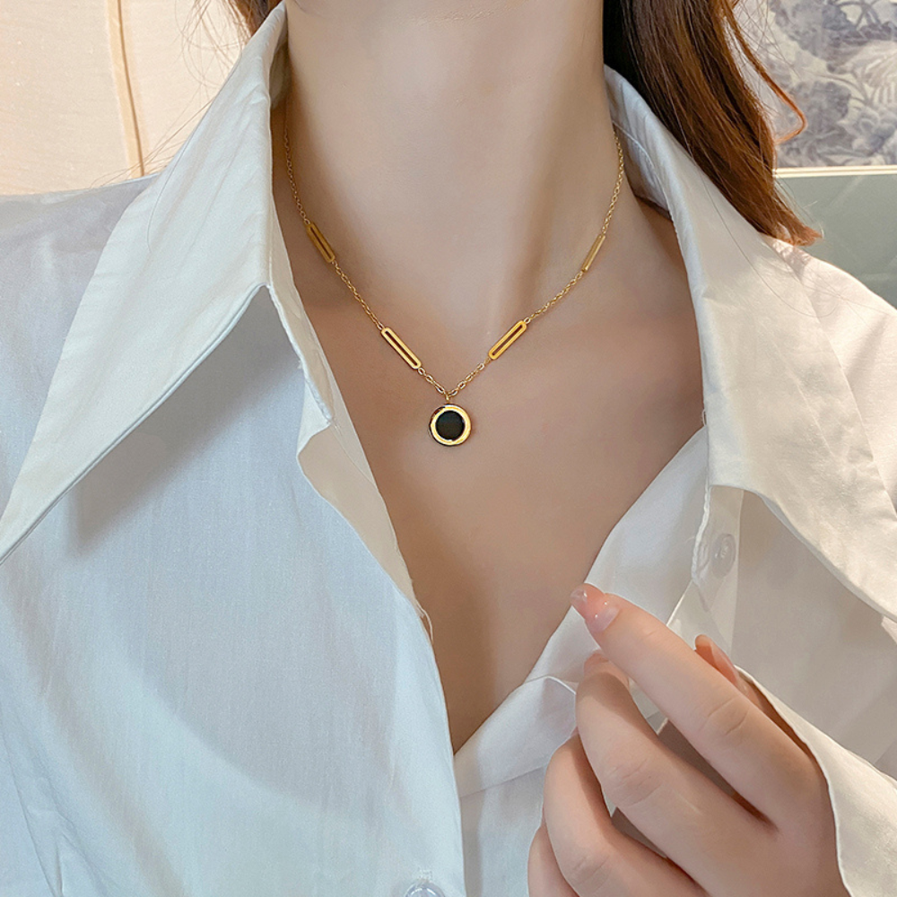 CLASSIC ROMAN NECKLACE