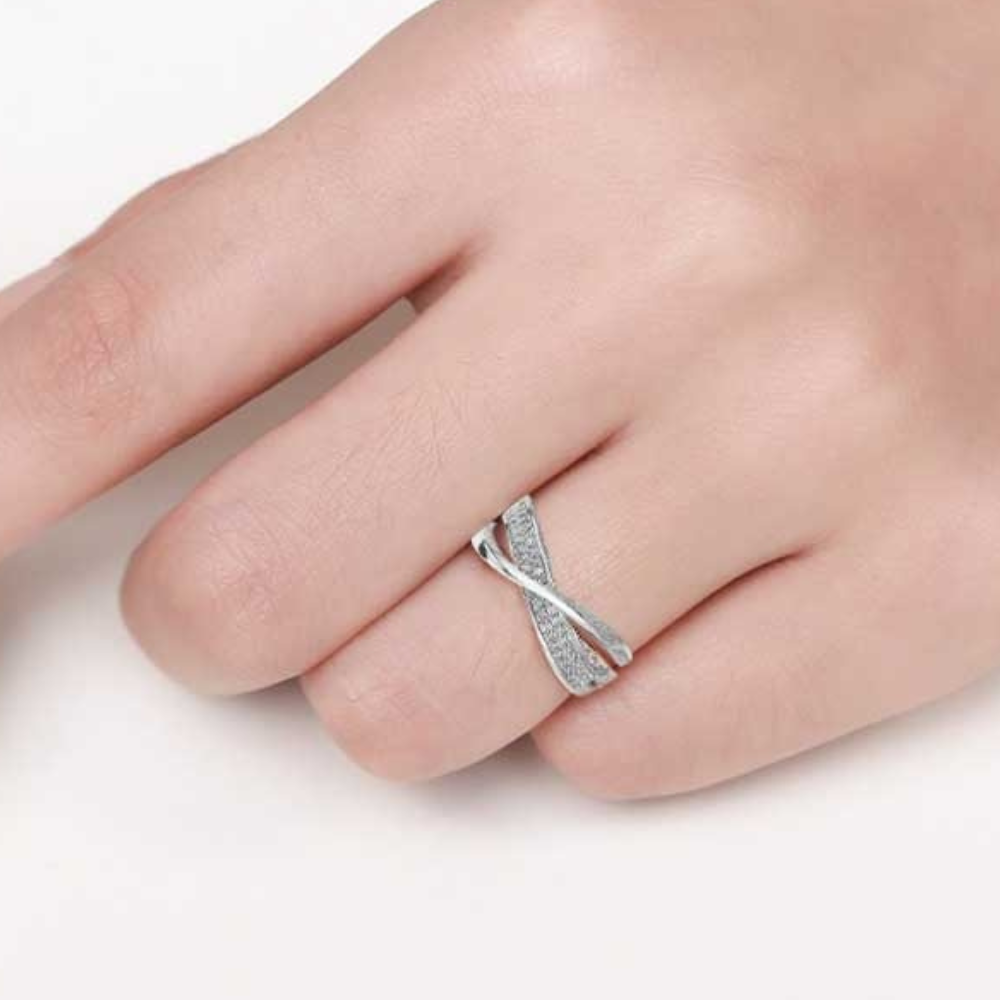 WOVEN CROSSOVER RING
