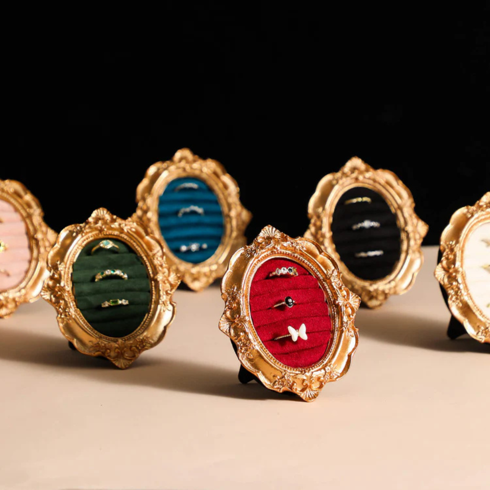 ROYAL RING HOLDER