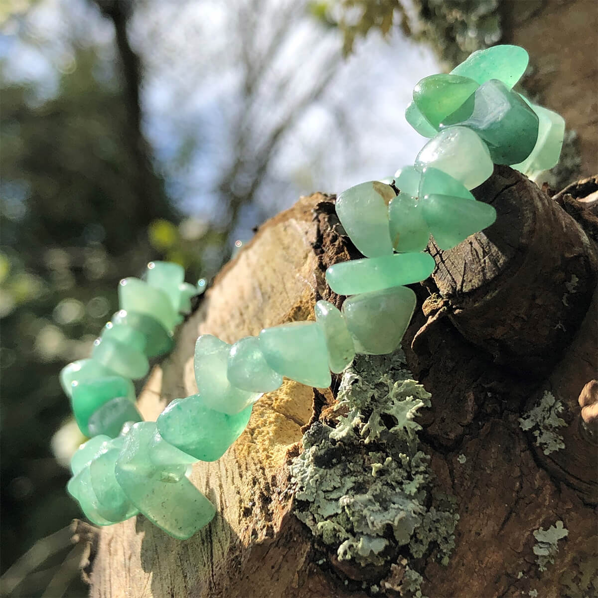 NATURAL CRYSTAL CHIP BRACELET (ADJUSTABLE)