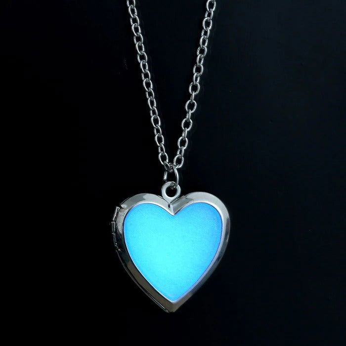 LUMINOUS HEART NECKLACE